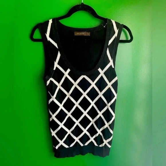 The‎ Limited Size Medium Sweater Tank Lightweight EUC! - Picture 1 of 4